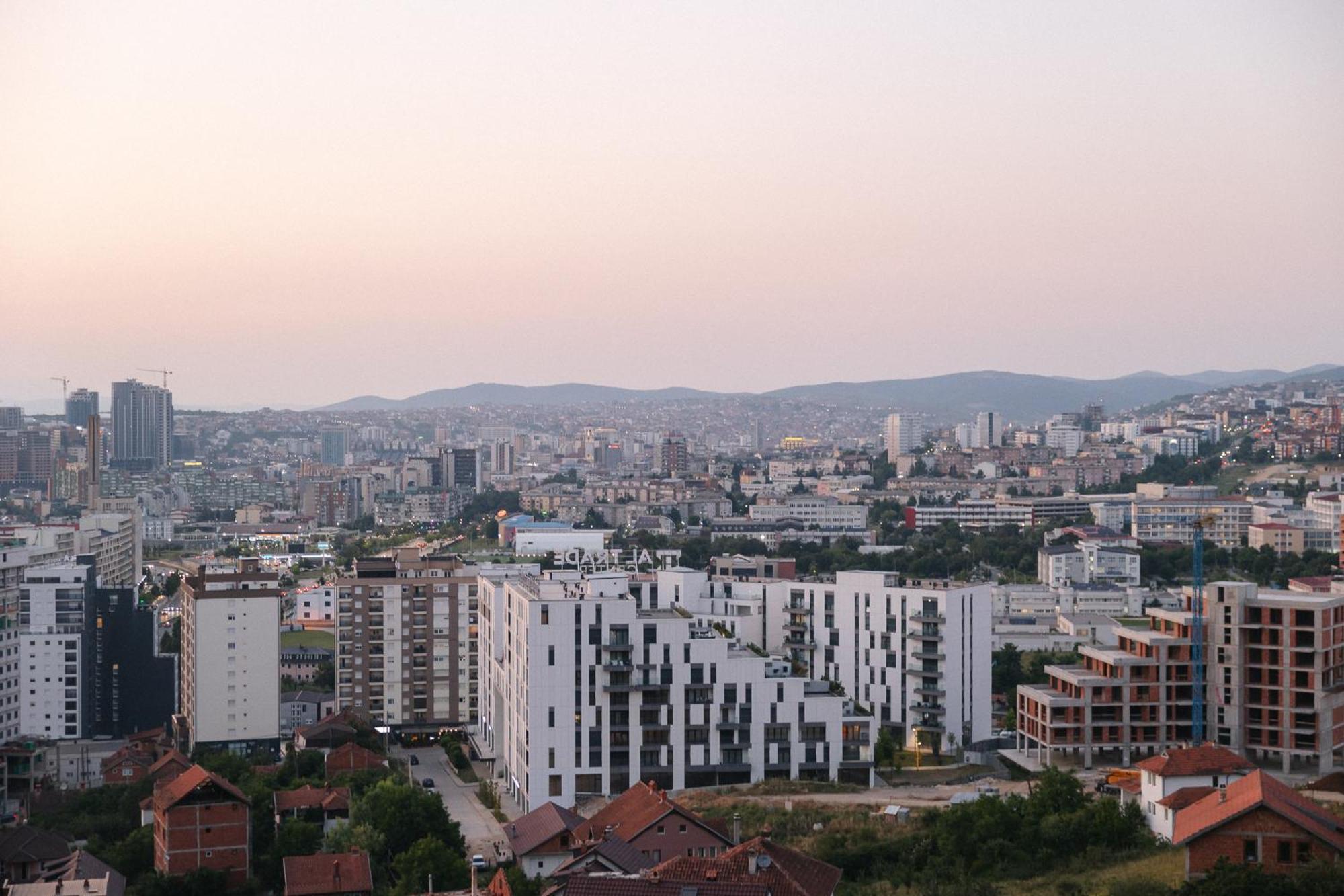 Etern Apart Hotel Pristina Exterior foto